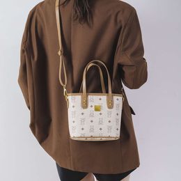 Bucket Bag Designer Hot Sale Womens New Single Shoulder Crossbody Bag Fashionable Small Square Net Little Bear Basket