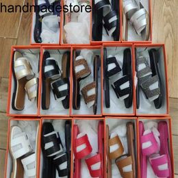 Pantofola Orans Pantofole da donna di lusso per abbigliamento da esterno 2024 Estate Versatile fondo piatto Sandali con una linea Vacanza al mare da donna