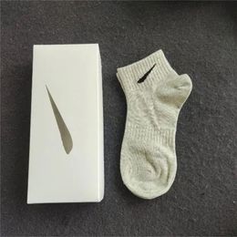 Designer mens and womens socks five brands of luxurys sports Sock winter net letter knit sock cotton with boxes Pure cotton breathable sports socks for men and women 19