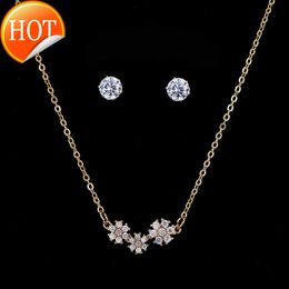 New Fashionable Japanese and Korean Trendy Exquisite Sparkling Zircon Flower Pendant Necklace with Elegant Clawbone Chain Hot Selling