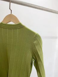 2023 France HighQuality Knitting Green Stripes V Neck Long Sleeve ALine Dres Elegant Singlebreasted Slim Dress 240314