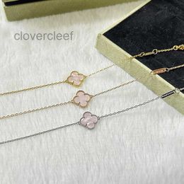 Cleef Four Leaf Clover Jewelrys Van Clover Bracelet Clover Bracelets Womens designer Bracelet Chain Personalised Bangle Links Bangles Chains 18k Gold women and gir