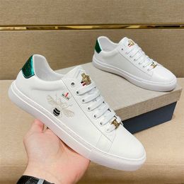 Little Fu Bee White Shoes Spring and Autumn Mens Board High Edition Leather Casual Quality Kuqi IG5S