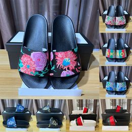 2024 Designer Slippers For Mens Womens Fashion Classic Flat Summer Beach Shoes Man Scuffs Leather Rubber Flat Floral Flower Tiger Slides Sliders Big Size