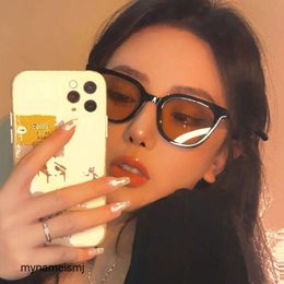 2 pcs Fashion luxury designer Square cats Eye Sunglasses Womens 2021 new Tan Sunglasses travel street Sunglasses