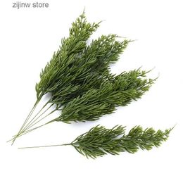Faux Floral Greenery 5Pcs Green Pine Christmas Leaves Decorations for Home Plastic Vases for Wedding Decorative Flowers Wreaths Diy Artificial Plants Y240322