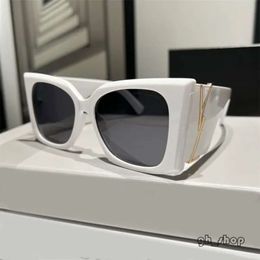 Luxury Sunglasses Cool Girl Designer Sunglasses Valentine S Day Gift Lunette Vintage Letters Decorate Mens Glasses Attractive Wide Frame Pj085 4812