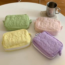 Storage Bags Quilted Flowers Design Cosmetic Bag Soft And Comfortable Makeup For Lipstick Tissue Jewelry Pouch Cute