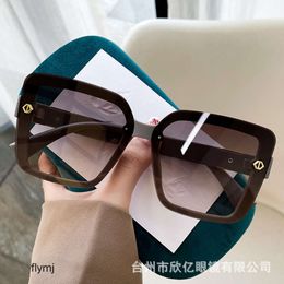 2 pcs Fashion luxury designer 2024 new style square big frame fashionable small fragrance sunglasses Tiktok anti ultraviolet female net red sunglasses