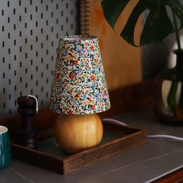Retro-Blumen-Tischlampe, kleine Nachttischlampe, vielseitige und auffällige, dekorative BB-Tischlampe aus massivem Holz im französischen Pastoralstil