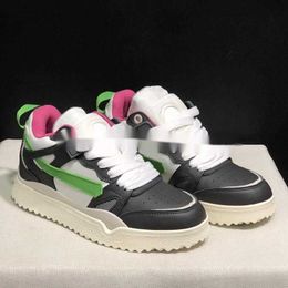 Luxury Calf Leather Designer White Shoes Casual Sponge Womens Mens For Walking Sneakers Platform Vintage Arrows Motif Trainers