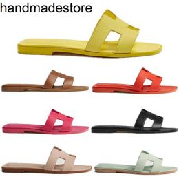 Pantofola Orans Sandali di lusso Pantofole da donna Designer Infradito piatte in pelle classica Moda di lusso Spiaggia estiva