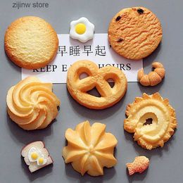 Fridge Magnets Bionic Food Cookie Fridge Magnet 3D Creative Cookie Refrigerant Magnetic Sticker Photo Wall Cute Gift Home Decoration Y240322