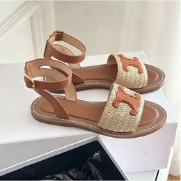 Designer-Sandalen für Damen, Papa-Strohsandalen, flache Schuhe, Sommerdekoration, Gummi-Hausschuhe, verstellbare Knöchelriemen-Sandalen