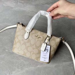 Shoulder Bag Designer Best-selling Brand Autumn and Winter New Womens Bag Classic Print Tote One Versatile Crossbody Mini