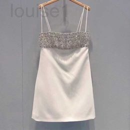 Vestidos casuais básicos designer marca miu vestido branco artesanal costurado diamante grânulo pendurado cinta saia celebridade nobres fundo verão gwt6