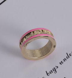 Pierścienie designerskie Wysokiej jakości złoty plisowany Pierścień Pierścienia Para Anello dla kobiet wybranych miłośników prezentów biżuteria