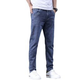 Pantaloni lunghi da uomo casual alla moda con gamba dritta slim fit coreana in denim sottile primavera/estate 2024 versatili per i giovani