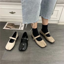 Spring Women Sandals Split Toe Mary Jane Flats Ladies Pumps Female Retro Vintage Girl Daily Novelty Solid Ninja Shoes 240321