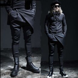 Ношение корейской версии персонализированных модных повседневных узких брюк, ботинок и юбок
