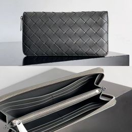 woven the long wallet is simple and durable and can be used as a men's gift The space capacity is large and the zipper runs smoothly The detailed