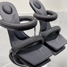 Дизайнерские женские квадратные сандалии летние знаменитые широкие шпильки на каблуке ярко-черные ползунки кожаные ремешки для ремня штифу