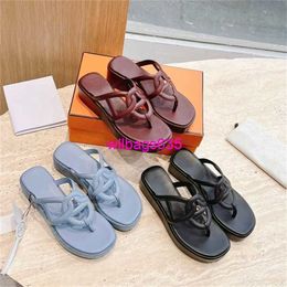 Extra Sandals Leather Slippers 2024 Summer New Pig Nose Thick Sole Slope Heel Clip Toe Cool Slippers for Womens Outwear Casual Versatile Herri have logo HBGWC5