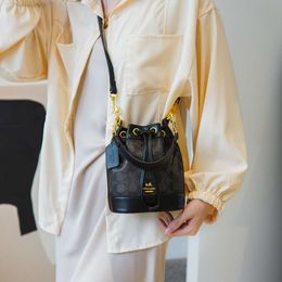 Shoulder Bag Designer Best-selling Brand New Boutique Bucket Bag for Womens Printed Crossbody Fashion Versatile Drawstring Handbag