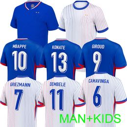 2024 Set completi FRANCES Maglie da calcio FRANCES BENZEMA GIROUD MBAPPE GRIEZMANN SALIBA PAVARD Maillot De Foot Equipe Maillots Maglia da calcio JERSEY per bambini HOME AWAY