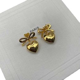 Women Gold Stud Earring Designer smycken varumärke hjärtstuds för kvinnors bokstav c sier hängande örhängen hoops mode premium box