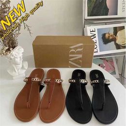 Cheap Store 90% Off Wholesale Zas Womens Shoes T-shaped Flip Flops with Flat Bottoms Metal Chains and Stitching for Home Outdoor Wear on the Beach