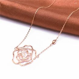 Pendants Fashion Simple Flower Pendant Plated 14K Rose Gold Hollow-out Shiny Necklaces Wedding Jewellery For Women