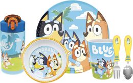 O conjunto de louças Bluey Kids inclui prato, tigela, copo, garrafa de água e utensílios de mesa, feito de material durável e perfeito para crianças