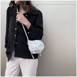 Totes 2024 Shoulder Bag Fashion Clutch Soft Leather Handbag Crescent Fold Cloud Dumpling Retro Armpit