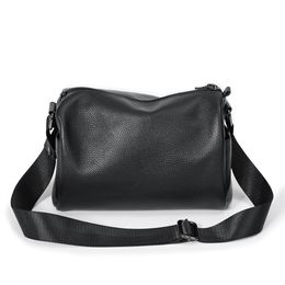 2024 New Womens Men Designers Messanger Bag Fashion Real Leather Mens Crossbody Bag Shoulder Cross Body Bag Small Flap Handbags Male For Girls Boys Luxurys Backpacks