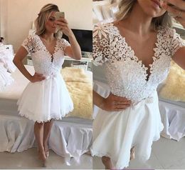 2019 Little White Vneck Short Sleeves Homecoming Dresses Sheer Beaded Pearls Short Mini Prom Dresses Belt Hoolow Lace Cocktail Dr7786630