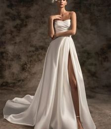 Elegant Long Satin Wedding Dresses With Pockets A-Line Ivory Strapless Sweep Train Garden Bridal Gown Cover Lace Up Back Vestido de novia Women Dresses
