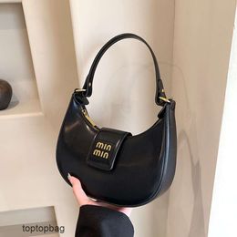 Designer Luxury fashion Tote bags 2024 Korean New Daily Versatile Moon Bag Fashion Light Luxury Underarm Bag Single Shoulder Womens Bag