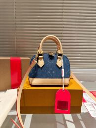 Top Handbag Women's Luxury Designer Mini Shell Bag Pure Steel Gold Hardware Accessories Adjustable Shoulder Strap Crossbody Bags 16CM