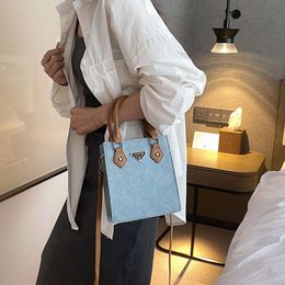 Omuz çantası tasarımcısı sıcak marka kadın yeni çanta çanta kare kadın