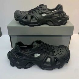Интегрированные резиновые ультралегкие сандалии 2024 года, мужские сандалии на шнуровке, пляжная обувь с отверстиями, спортивная обувь парижской серии