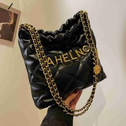 Evening Bags Xiaoxiangfeng Lingge Chain Bag for Womens Autumn 2023 New Fashion and Texture Tote Bag with Large Capacity Bucket Bag H240328