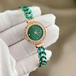 2023 New Fashion Diamond Leaf Round Women's Watch with Simple Dial and Free Adjustment Gift Table