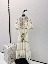 春/夏のロマンチックな田園風の新しい英国の刺繍入りフラワードレス