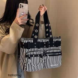 Designer Luxury fashion Tote bags Korean Fashion Casual Rivet Canvas Tote Bag 2024 New Versatile Style Single Shoulder Crossbody Womens Bag
