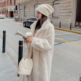 Cappotto in imitazione visone integrato in pelliccia e pelliccia per donna di media lunghezza invernale New Feeling Lamb