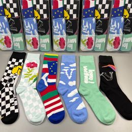 Designer socks for men and women five pairs of fashion sports letters printed socks cotton breathable embroidered belt box.