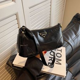 Omuz çantası tasarımcısı sıcak marka kadın tarzı kadın çantası yeni doku moda kare rahat