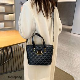 Designer Luxury fashion Shoulder bags Fashionable and trendy new handbag with large capacity diamond grid single shoulder crossbody womens bag