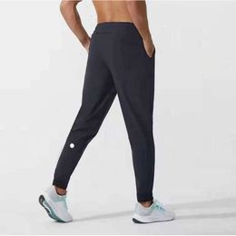 2024 lululemenI Pantaloni da uomo Yoga Outfit Sport Quick Dry Coulisse Palestra Tasche Pantaloni sportivi Pantaloni Uomo Casual Elastico in vita lip668